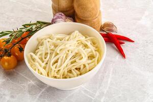 tradiciona asiático cocina - udon fideos foto