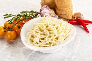 tradiciona asiático cocina - udon fideos foto