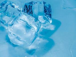 icecubes background,icecubes texture,icecubes wallpaper,ice helps to feel refreshed and cool water from the icecubes helps the water refresh your life and feel good.ice drinks for refreshment business photo