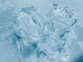 icecubes background,icecubes texture,icecubes wallpaper,ice helps to feel refreshed and cool water from the icecubes helps the water refresh your life and feel good.ice drinks for refreshment business photo