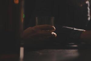 Celebration night, pour whiskey into a glass. Give to friends who come to celebrate photo