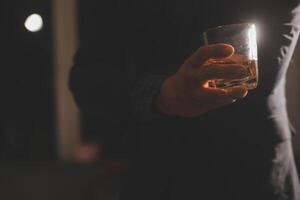 Celebration night, pour whiskey into a glass. Give to friends who come to celebrate photo