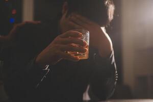 Celebration night, pour whiskey into a glass. Give to friends who come to celebrate photo