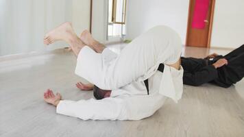 Männer sind Lügen rückwärts mit Karategi zum Karate Session video