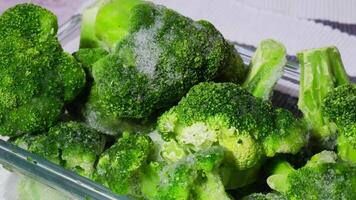 Time lapse of defrosting melting Frozen food broccoli florets homemade. Harvesting concept. Stocking up vegetables for winter storage Healthy food, Cooking ingredients video