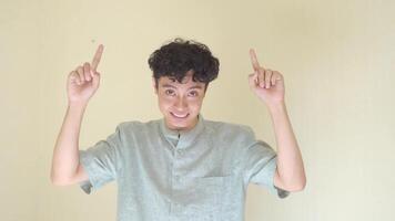 Moslem Asian man click link pose when Ramadan celebration. The footage is suitable to use for business Ramadhan poster and Muslim content media. video
