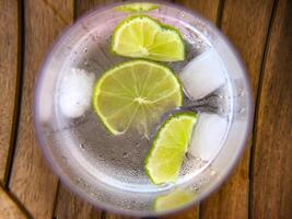 Gin tonic glass ice cubs lemon photo