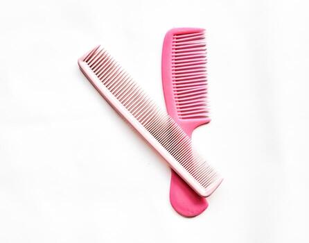 rosado pelo peine aislado en blanco antecedentes foto