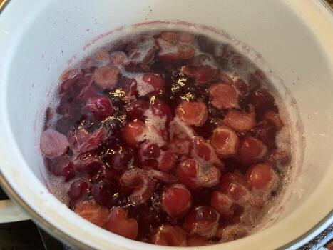 haciendo compota desde Fresco bayas y frutas foto