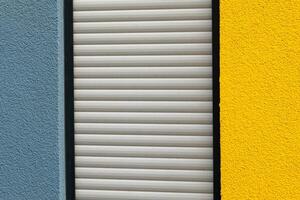 three different colored walls with a metal stripe in the middle photo