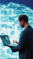 vertical computador cientista resolução tarefas em computador portátil, corrida artificial inteligência programação scripts. engenheiro manipulando linhas do código para ai formulários desenvolvimento, Câmera b video