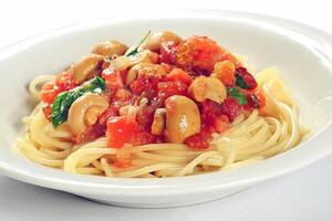 Mediterranean spaghetti with mushrooms photo
