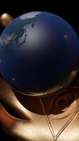 planeta terra gira dentro mão. Projeto. 3d animação com rotativo planeta terra dentro dourado mão. placa do pedreiros em mão com planeta. misterioso placa do pedreiros ou illuminati. segredo comunidades video