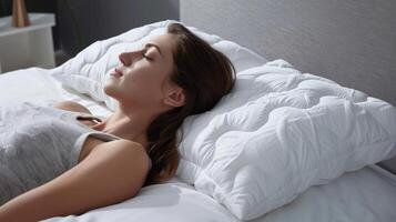 Best-selling ergonomic pillows and bedding photo