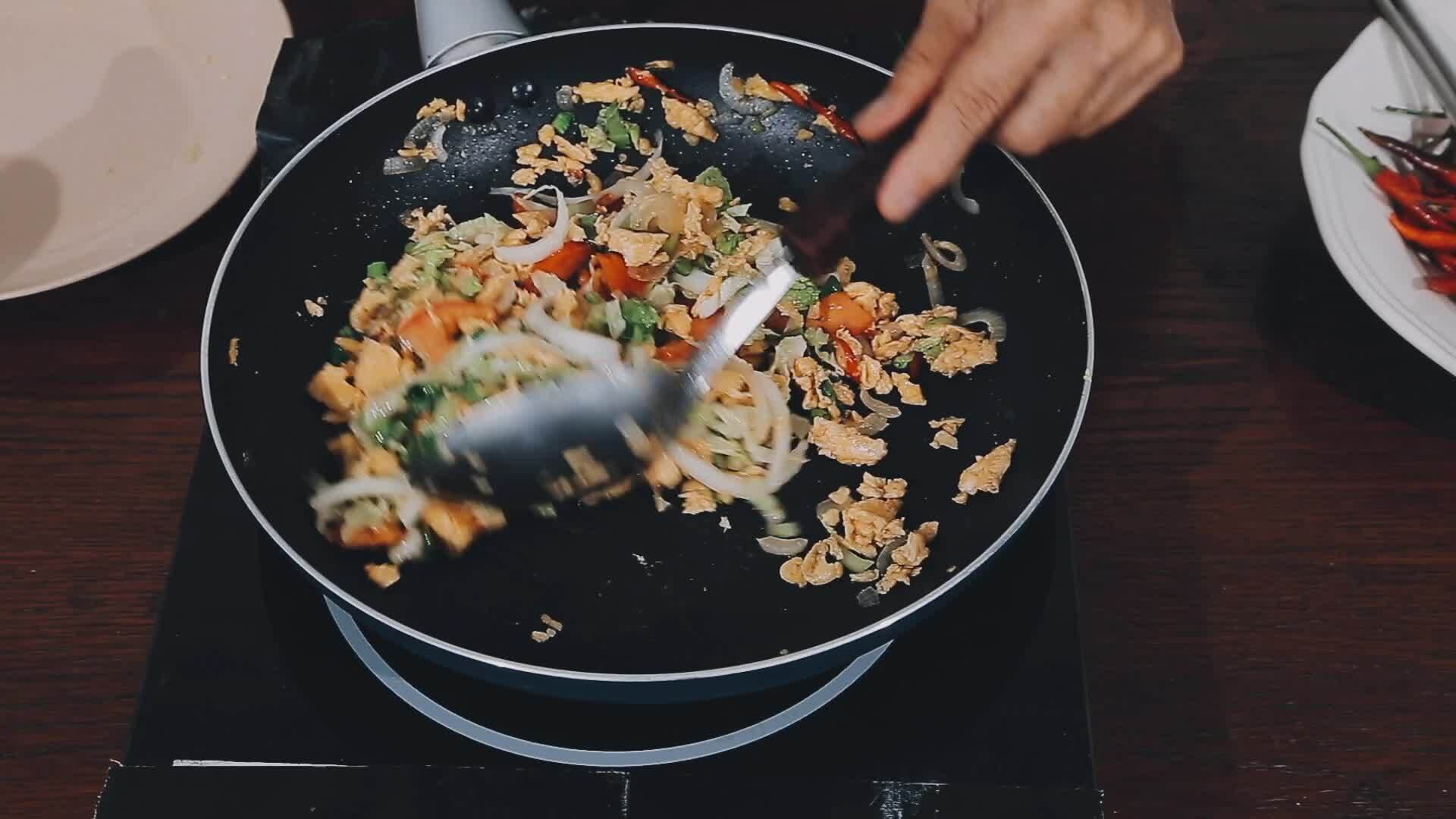 Home Cooking Saute Chilli, Garlic, and Onion, Process Making Chinese