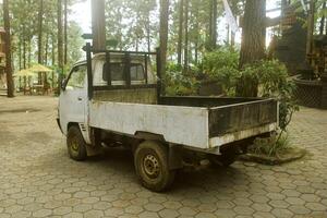 An old and classic looking pickup car located at Guci photo