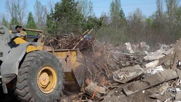Industrial equipment for loading municipal solid waste into a container for processing and disposal video