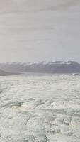 Impresionante vista del glaciar más grande de los Alpes. video