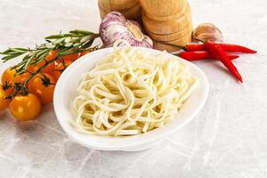 tradiciona asiático cocina - udon fideos foto