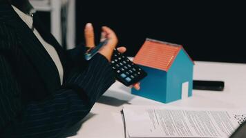 real estate agent Delivering sample homes to customers, mortgage loan contracts. Make a contract for hire purchase and sale of a house. and home insurance contracts, home mortgage loan concepts video