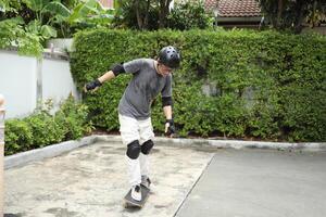 Man playing skateboard photo