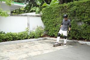 Man playing skateboard photo