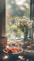 un de cerca de un desayuno mesa con café, fresas, y otro comida foto