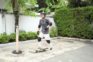 Man playing skateboard photo
