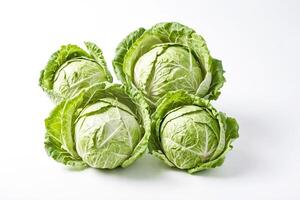 Fresco verde coles aislado en blanco antecedentes foto