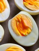 Photo a boiled egg. Pattern texture background.