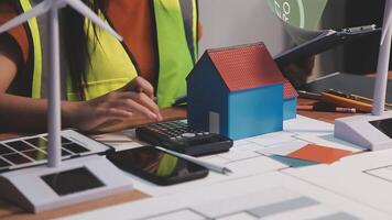 Selective focus, Asian female architect or engineer Drawing the design of the building's interior using a tablet. Asian female architect or engineer Sit and analyze, design projects in the office. video