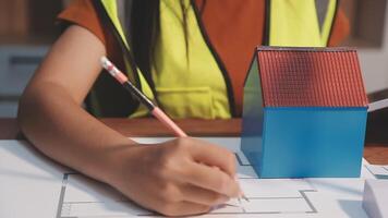 Selective focus, Asian female architect or engineer Drawing the design of the building's interior using a tablet. Asian female architect or engineer Sit and analyze, design projects in the office. video