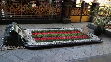 Many Muslim people make a pilgrimage to Gus Dur's grave and pray photo