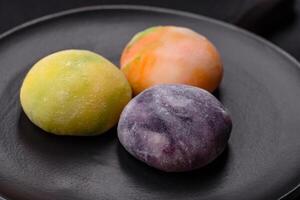 delicioso dulce enfriado mochi postres con Fruta relleno foto