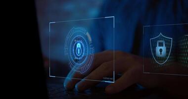il personnel résolution cyber Sécurité problèmes dans une foncé pièce video