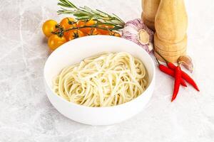 tradiciona asiático cocina - udon fideos foto