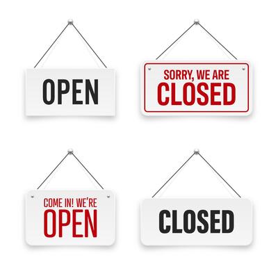 Realistic open or closed hanging signboards. Vintage door sign for cafe, restaurant, bar or retail store. Announcement banner, information signage for business or service. illustration