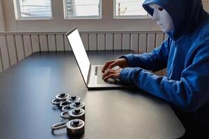 Hackers are using the Internet to search for code and hacks to steal the target's data, and most hackers use the target's data as a negotiating tool, including demanding a ransom. photo