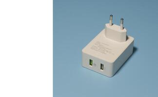 Charger USB with two outputs. simple charge 2.0 and quick charge 3.0. Card photo