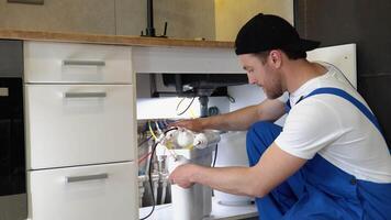 Plumber installs or change water filter. Replacement aqua filter video