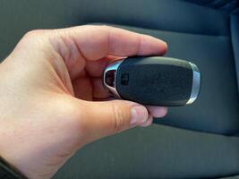 The key with keyless access to the car is black photo