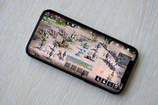 linaje metro móvil ios juego en iphone 15 teléfono inteligente pantalla en de madera mesa durante móvil Como se Juega foto