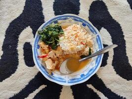 A simple yet satisfying Indonesian home-cooked meal consisting of white rice, stir-fried vegetables, and a savory tofu dish photo