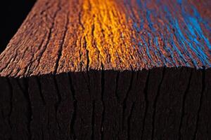 the top and end of an old piece of wood, photo