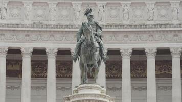 Monument in honor of the first king of the united Italy Victor Emmanuel II. Action.Beautiful Venice Square in Rome with a huge white palace and monument. video