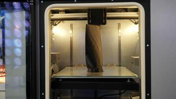 Automated technical 3d printer. Media. 3D printer creates tall object. Large automated 3d printer video