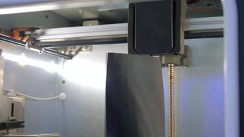 A huge 3D printer. Media.A numerically controlled machine that makes everything according to new technologies. video