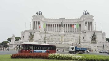 Roman ancient architecture. Action.Huge Italian attractions where a lot of tourists walk in summer light clothes. video