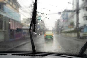 Heavy rain, visibility is difficult. Turn on the wiper to help solve the problem. photo