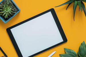 Tablet screen mockup with   background ing on  tech aesthetics and user friendly features background photo